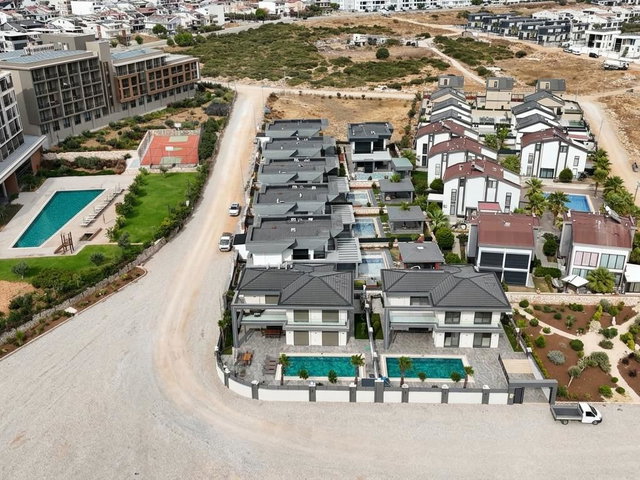 DİDİM EFELER’DE SIFIR LÜKS TASARIMLI 4+1 FULL EŞYALI VİLLA