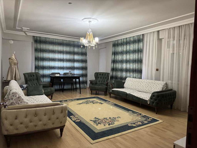 BAHÇELİEVLER DE 3+1 KAPALI GARAJLI ODUNLUKLU SATILIK DAİRE