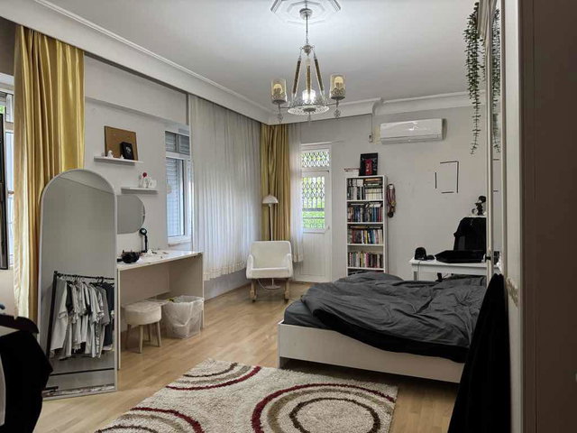 BAHÇELİEVLER DE 3+1 KAPALI GARAJLI ODUNLUKLU SATILIK DAİRE