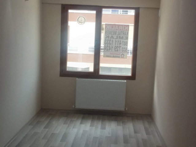 MANİSA MURADİYE’DE MERKEZİ KONUMDA GENİŞ 2+1 KİRALIK DAİRE