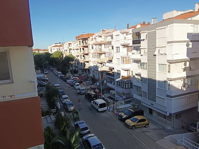 REMAX ESRA ÖZKAN'DAN YEŞİLYURT DEVLET HAST.(KATİP ÇELEBİ ÜNV.) ALT SOKAĞINDA 3+1