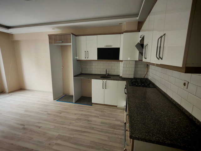MANİSA MURADİYE MERKEZDE 2+1 | 80 M² | ARA KAT | ASANSÖRLÜ | KİRALIK