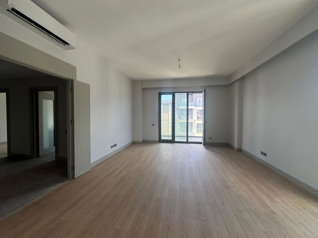 EMLAK KONUT ÇINARKÖY' DE 158 M² FERAH 3+1 GENİŞ BALKONLU DAİRE