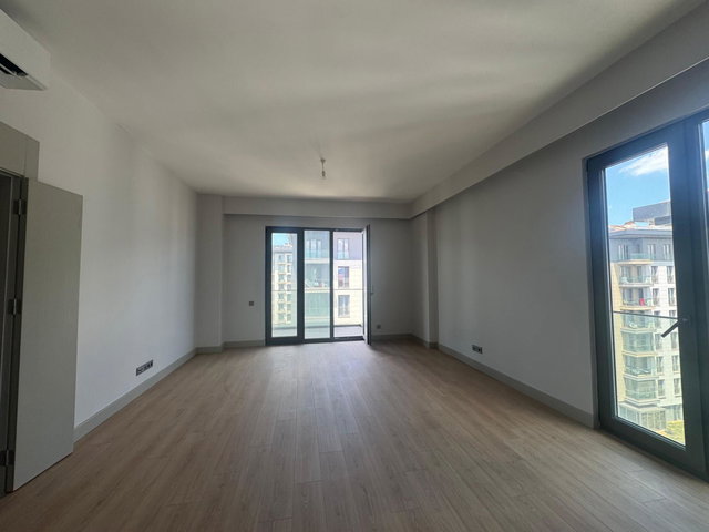 EMLAK KONUT ÇINARKÖY' DE 158 M² FERAH 3+1 GENİŞ BALKONLU DAİRE