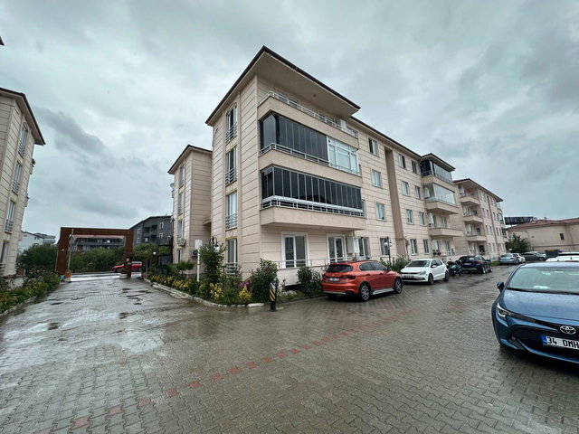 GÖLCÜK ÇİFTLİK ŞEHRİ TORUNOĞLU SİTESİ’NDE KİRALIK 3+1 YÜKSEK GİRİŞ DAİRE