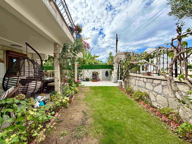 ALAÇATI’DA MERKEZI YAŞAMI VE  HUZURU BIR ARADA SUNAN 3+1 VILLA