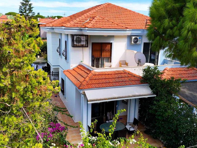 ALAÇATI ÇAMLIKYOL PARALELİNDE 2+1 MÜSTAKİL BAHÇELİ SATILIK VİLLA