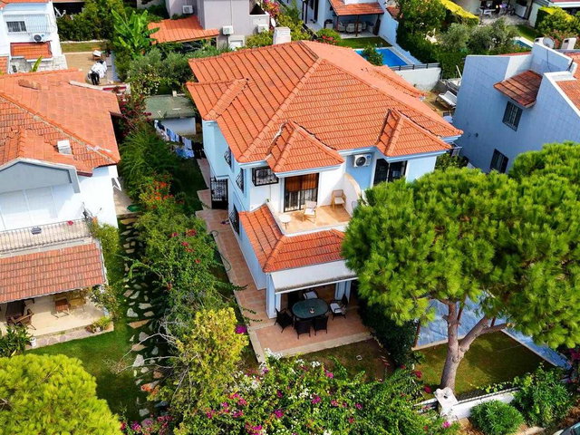 ALAÇATI ÇAMLIKYOL PARALELİNDE 2+1 MÜSTAKİL BAHÇELİ SATILIK VİLLA