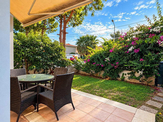 ALAÇATI ÇAMLIKYOL PARALELİNDE 2+1 MÜSTAKİL BAHÇELİ SATILIK VİLLA