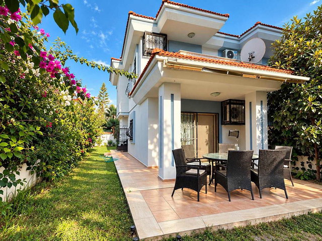 ALAÇATI ÇAMLIKYOL PARALELİNDE 2+1 MÜSTAKİL BAHÇELİ SATILIK VİLLA