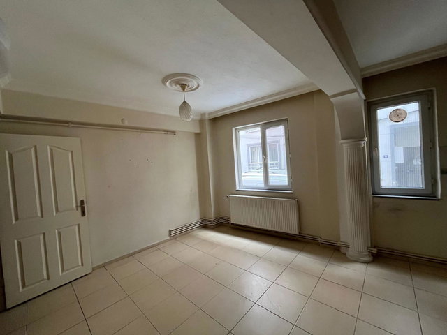 BİGA LALE SOKAK’TA KİRALIK 2+1 YÜKSEK GİRİŞ DAİRE | KAPALI BALKON