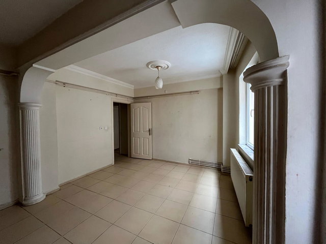 BİGA LALE SOKAK’TA KİRALIK 2+1 YÜKSEK GİRİŞ DAİRE | KAPALI BALKON
