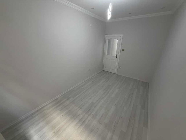 GEBZE’DE BAHÇE KATI 2+1 | 80 M² NET | BALKONLU | DOĞALGAZ KOMBİLİ | BOŞ
