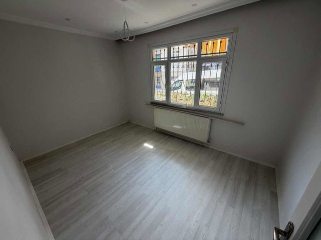 GEBZE’DE BAHÇE KATI 2+1 | 80 M² NET | BALKONLU | DOĞALGAZ KOMBİLİ | BOŞ