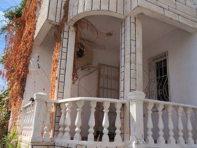 SIDE KUMKÖY AKDENIZ TATIL SITESI’NDE TAŞ MIMARILI, BAHÇELI & TERASLI İKIZ VILLA