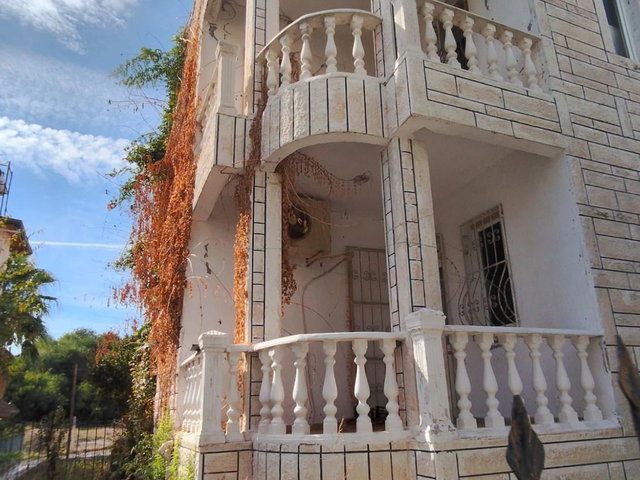SIDE KUMKÖY AKDENIZ TATIL SITESI’NDE TAŞ MIMARILI, BAHÇELI & TERASLI İKIZ VILLA