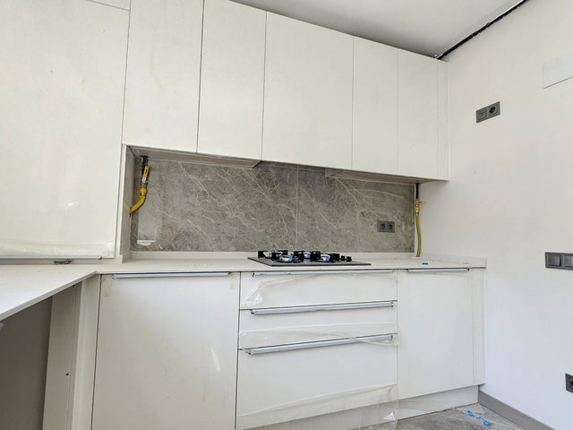 RE/MAX BEYAZ’DAN AKPINAR EGEMEN 1050 SİTESİ’NDE SATILIK 3+1 DAİRE