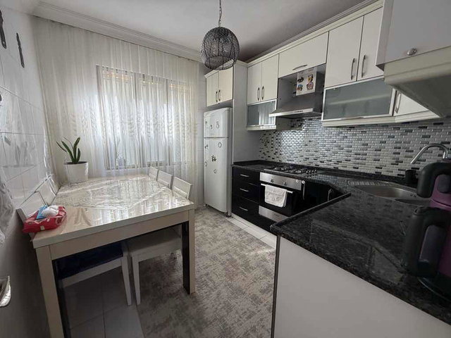 BORNOVA’DA 3+1 EŞYALI KİRALIK DAİRE | BALKONLU | 80 M² NET | BOŞ & HEMEN TESLİME HAZIR