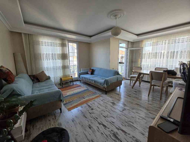 BEYLİKDÜZÜ YAKUPLU 2+1 METROBÜSE YAKIN ARAKAT SATILIK DAİRE