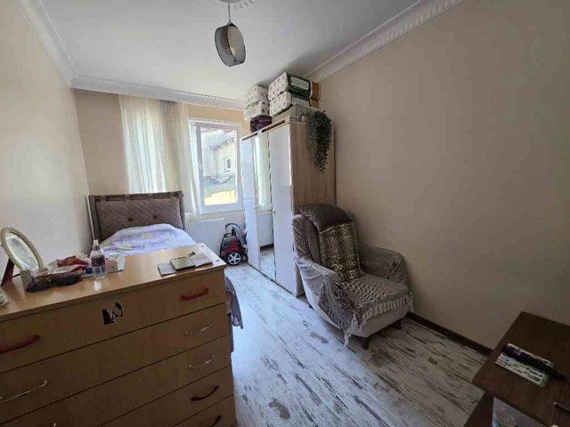 BEYLİKDÜZÜ YAKUPLU 2+1 METROBÜSE YAKIN ARAKAT SATILIK DAİRE