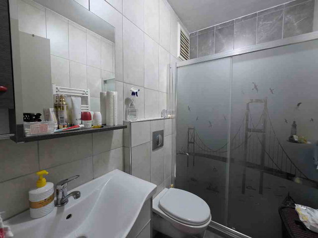 BEYLİKDÜZÜ YAKUPLU 2+1 METROBÜSE YAKIN ARAKAT SATILIK DAİRE