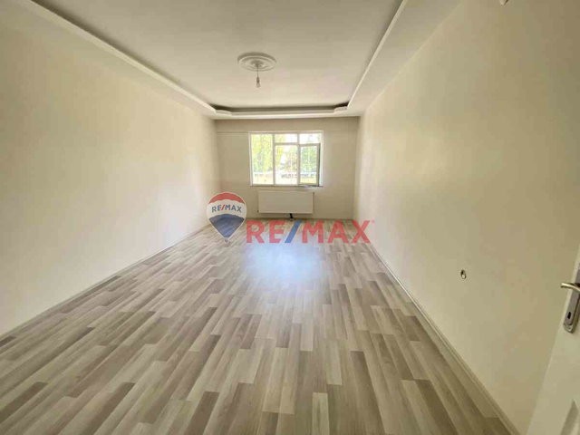 REMAX LACİVERT'TEN ŞÜKRÜPAŞA'DA 3+1 KİRALIK DAİRE