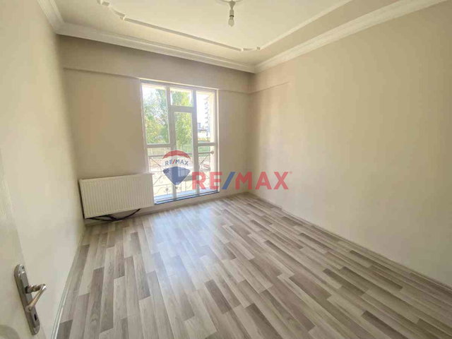 REMAX LACİVERT'TEN ŞÜKRÜPAŞA'DA 3+1 KİRALIK DAİRE