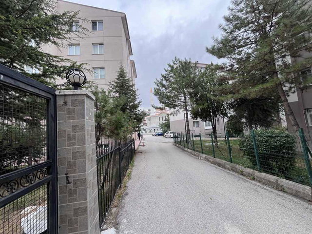 ÇAKIRLAR’DA BOTANİK METRO DİBİNDE SİTE İÇİNDE  3+1 FERAH, BALKONLU, BOŞ KİRALIK DAİRE