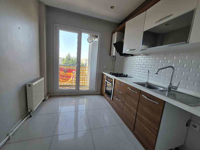 BEYLİKDÜZÜ CADDE ÜZERİNDE 2+1 ARAKAT S.İÇİ EBEVEYNLİ FIRSAT DAİRE