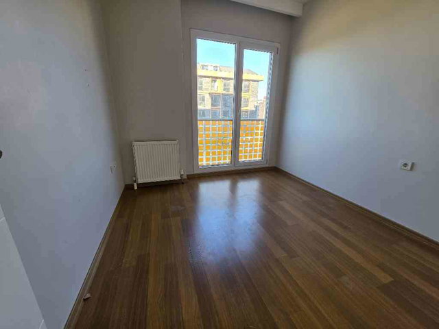 BEYLİKDÜZÜ CADDE ÜZERİNDE 2+1 ARAKAT S.İÇİ EBEVEYNLİ FIRSAT DAİRE