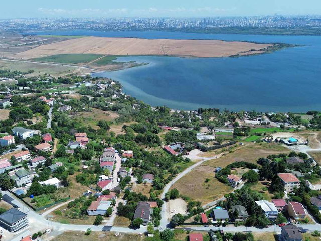 FİRÜZKÖY'DE GÖL MANZARALI ASANSÖRLÜ,OTOPARKLI,HAVUZLU VİLLA
