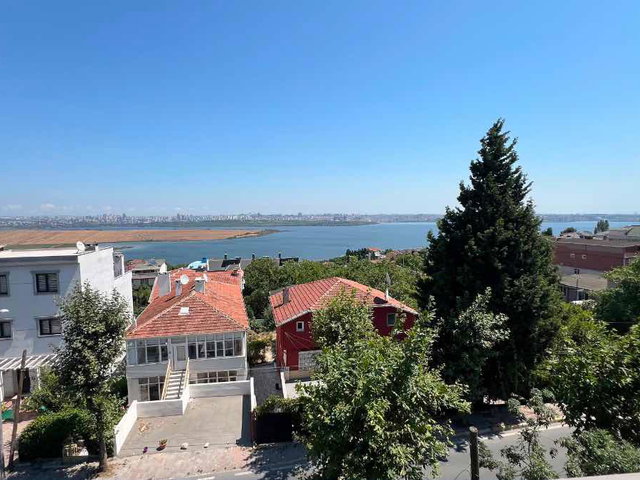 FİRÜZKÖY'DE GÖL MANZARALI ASANSÖRLÜ,OTOPARKLI,HAVUZLU VİLLA