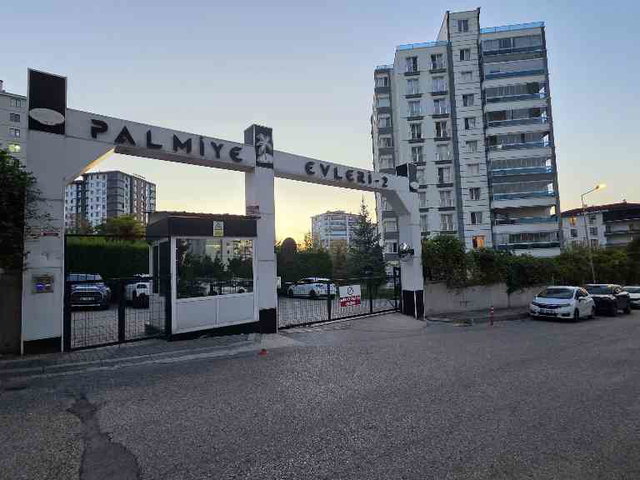 BAĞLICA'DA SİTE İÇİNDE ARA KAT GENİŞ VE FERAH SATILIK 4+1 DAİRE