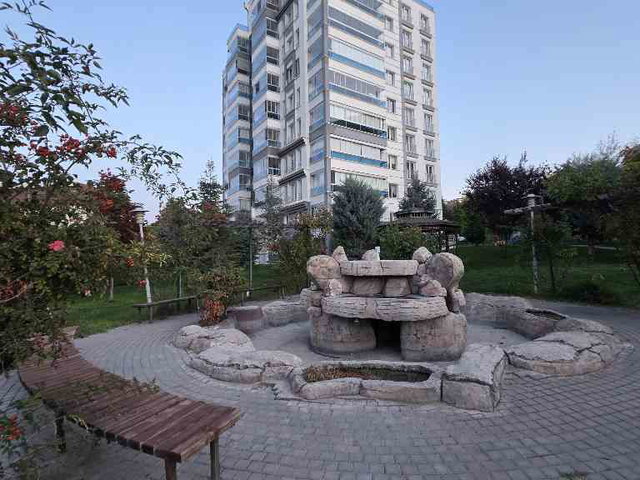 BAĞLICA'DA SİTE İÇİNDE ARA KAT GENİŞ VE FERAH SATILIK 4+1 DAİRE