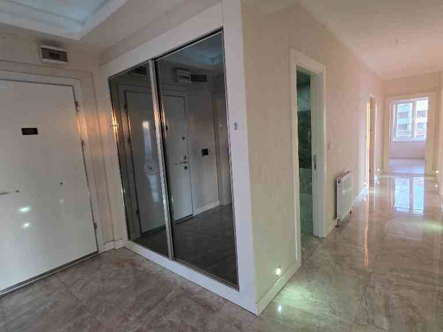 BAĞLICA'DA SİTE İÇİNDE ARA KAT GENİŞ VE FERAH SATILIK 4+1 DAİRE
