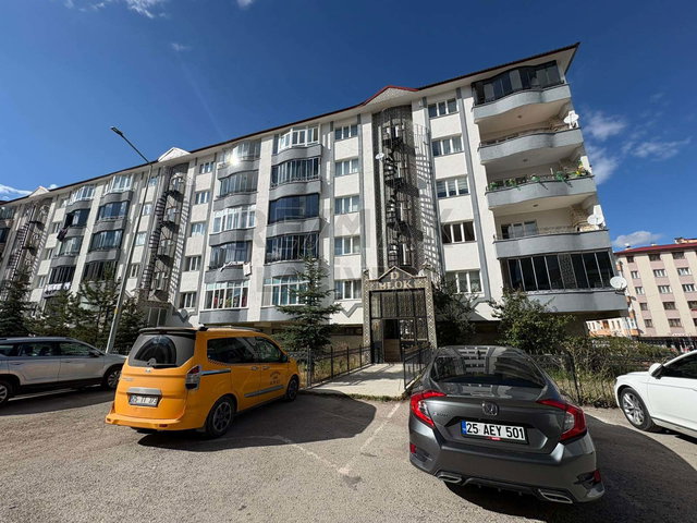 RE/MAX LACİVERT'TEN YILDIZKENT'TE KİRALIK 3+1 DAİRE