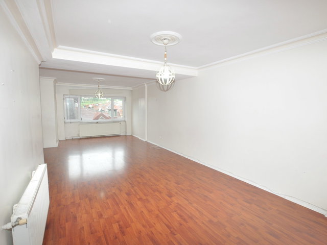 EMAAR VE AKASYAYA YAKIN, GÜVENLIKLI SIMGEKENT'TE SATILIK 3+1