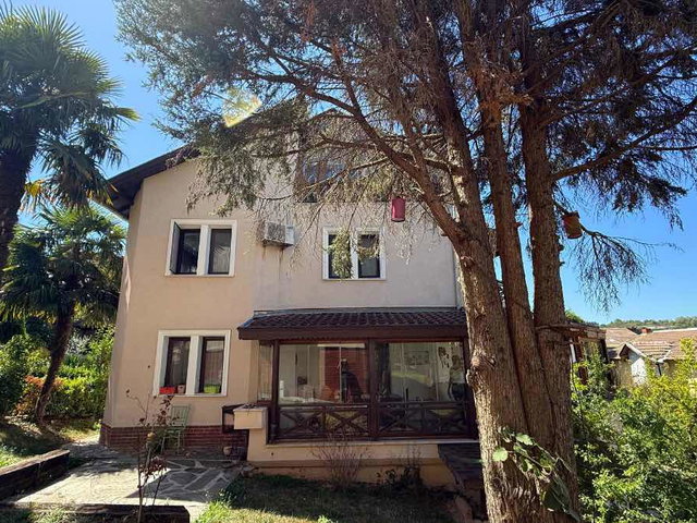 SAPANCA'DA PRESTİJLİ SİTEDE 4+1 FULL YAPILI LÜKS VİLLA