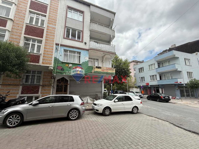 UĞUR MUMCU’DA GENIŞ BALKONLU, FERAH 2. KAT KIRALIK DAIRE