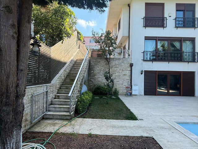 SARIYER DEMİRCİKÖY'DE MÜSTAKİL ÖZEL YAPIM VİLLA.