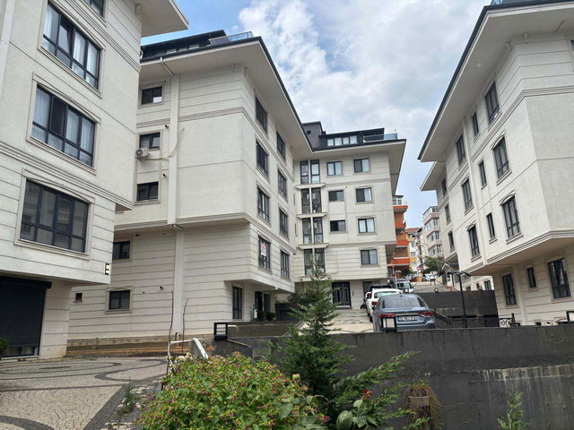 BURHANIYE MAHALLESI'NDE KİRALIK 2+1 DAİRE