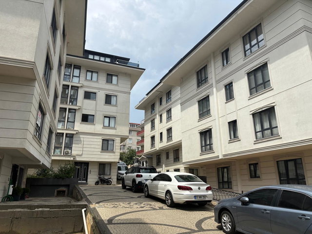 BURHANIYE MAHALLESI'NDE KİRALIK 2+1 DAİRE