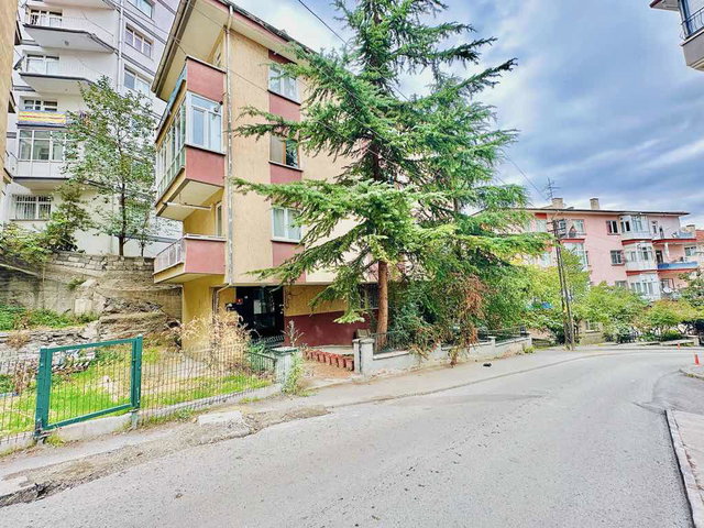 ÇANKAYA SEYRANBAĞLARI’NDA KATTA TEK DAİRE KİLERLİ SATILIK 3+1