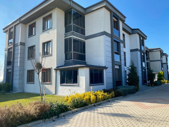 PALMİYE KONAKLARINDA HAVUZ MANZARALI ARA KAT SATILIK DAİRE