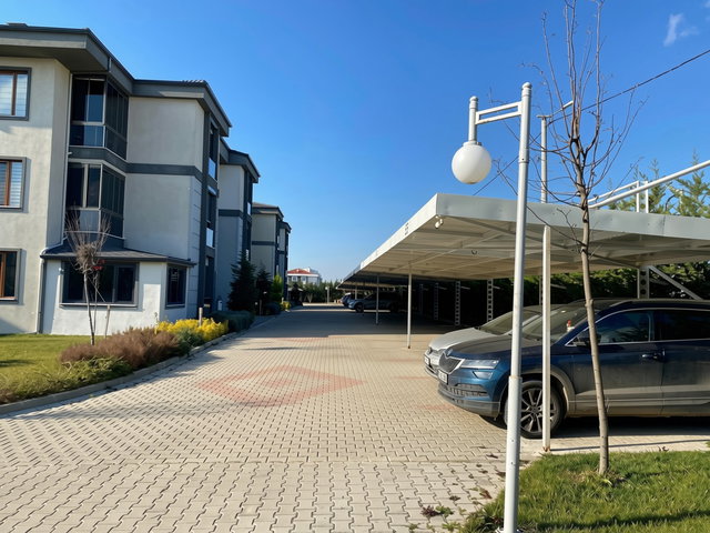 PALMİYE KONAKLARINDA HAVUZ MANZARALI ARA KAT SATILIK DAİRE