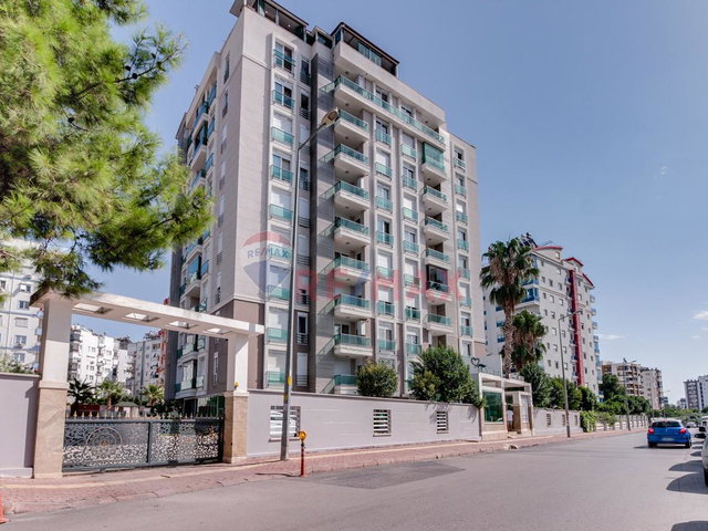 GÜVENLİK,HAVUZ, K.OTOPARK, LÜKS REZİDANSTA SATILIK ARA KAT 1+1 DAİRE