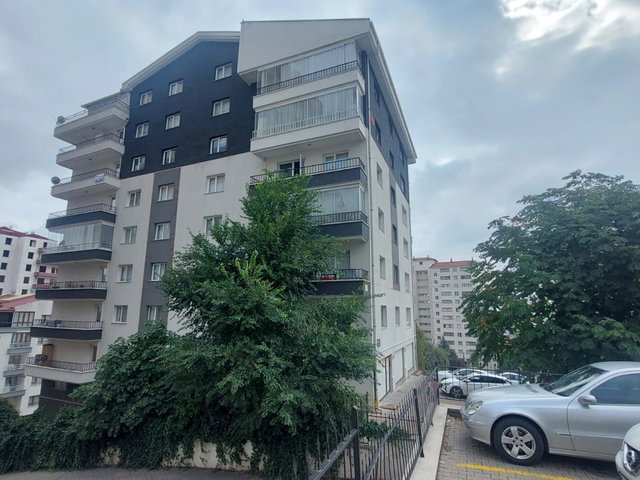 ANKARA YENİMAHALLE GÜZELYAKA’DA 3+1 | 140 M² | 2 BANYO | ÇİFT CEPHE SATILIK DAİRE