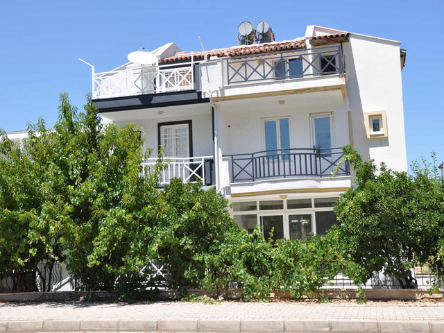 KEMER MERKEZ MAHALLESİ'NDE MARTI SİTESİ 3+1 TRİPLEKS