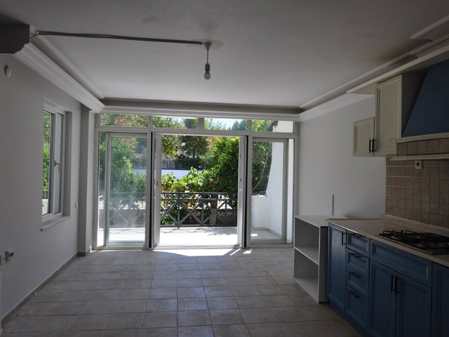 KEMER MERKEZ MAHALLESİ'NDE MARTI SİTESİ 3+1 TRİPLEKS