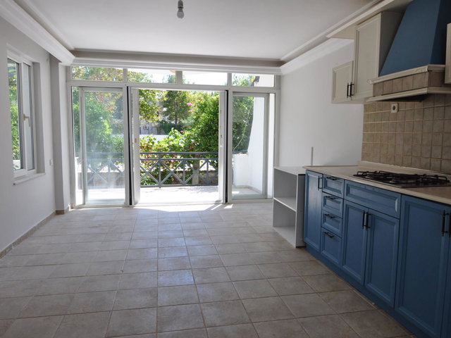 KEMER MERKEZ MAHALLESİ'NDE MARTI SİTESİ 3+1 TRİPLEKS